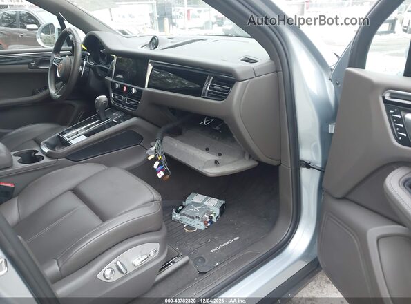 WP1AA2A58PLB07022 2023 PORSCHE MACAN Gray Vista interior delantera