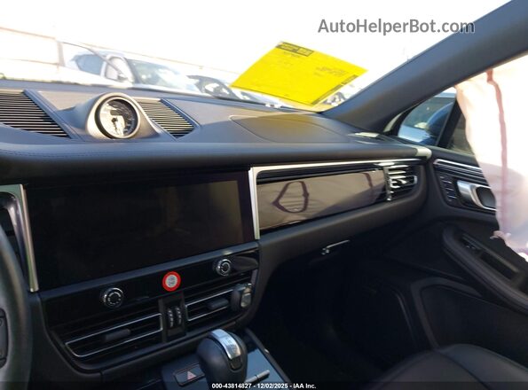 WP1AA2A59PLB19681 2023 PORSCHE MACAN Серебряный Вид салона спереди