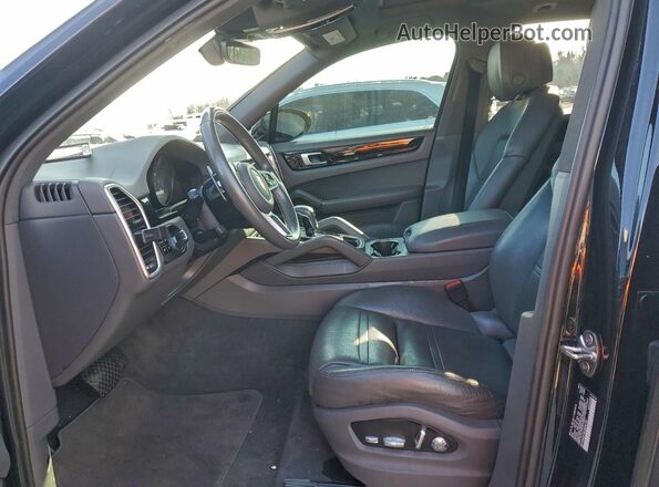 WP1AA2AY2LDA04192 2020 PORSCHE CAYENNE Черный Вид салона спереди