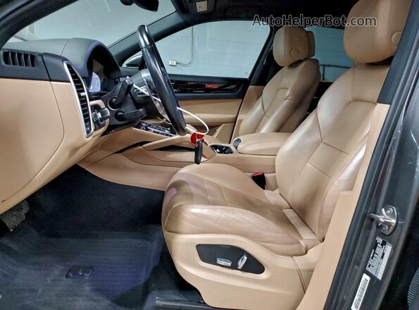 WP1AA2AY3KDA14549 2019 PORSCHE CAYENNE Gray Widok wnętrza z przodu