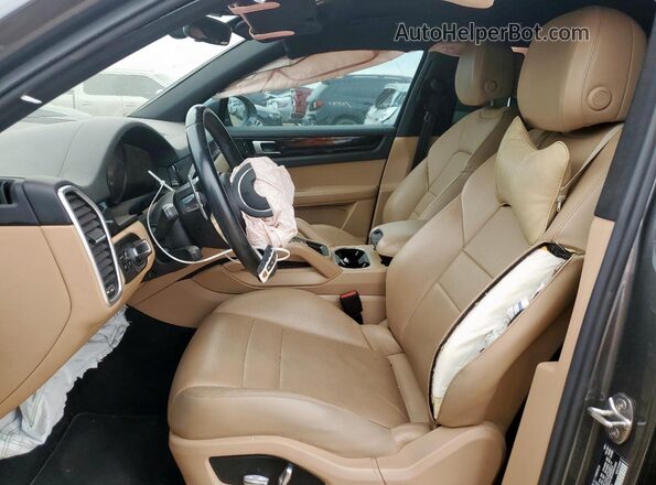 WP1AA2AY4LDA04484 2020 PORSCHE CAYENNE Gray წინა სალონის ხედი
