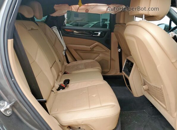 WP1AA2AY4LDA04484 2020 PORSCHE CAYENNE Gray უკანა სალონის ხედი