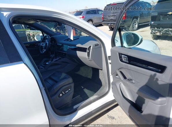 WP1AA2AY4LDA06638 2020 PORSCHE CAYENNE Белый Вид салона спереди