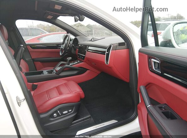 WP1AA2AY5MDA10361 2021 PORSCHE CAYENNE White Widok wnętrza z przodu