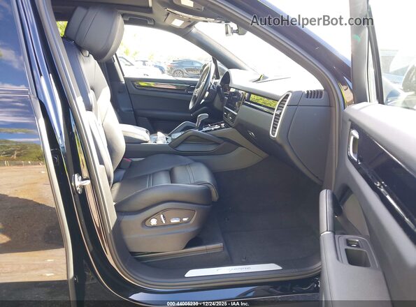 WP1AA2AY6LDA02476 2020 PORSCHE CAYENNE Черный Вид салона спереди