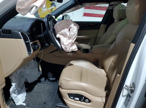 WP1AA2AYXMDA07858 2021 PORSCHE CAYENNE White წინა სალონის ხედი