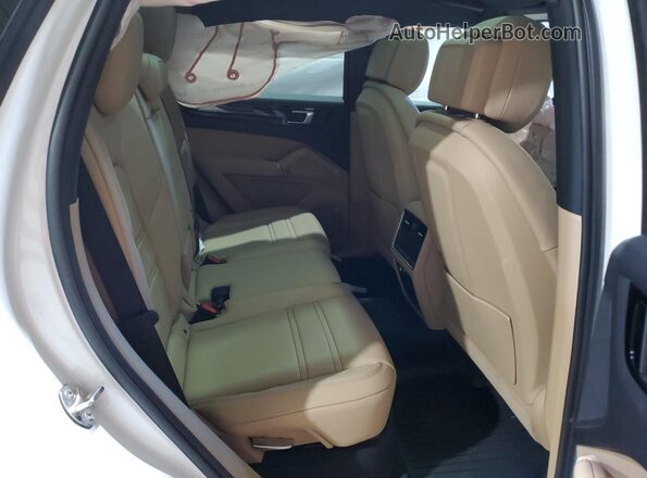 WP1AA2AYXMDA07858 2021 PORSCHE CAYENNE White უკანა სალონის ხედი