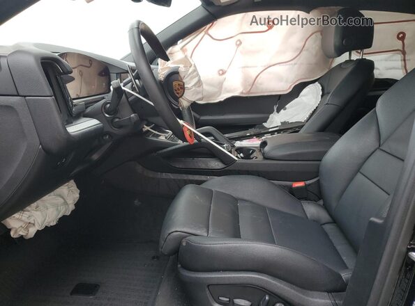 WP1AA2AYXRDA09553 2024 PORSCHE CAYENNE Черный Вид салона спереди