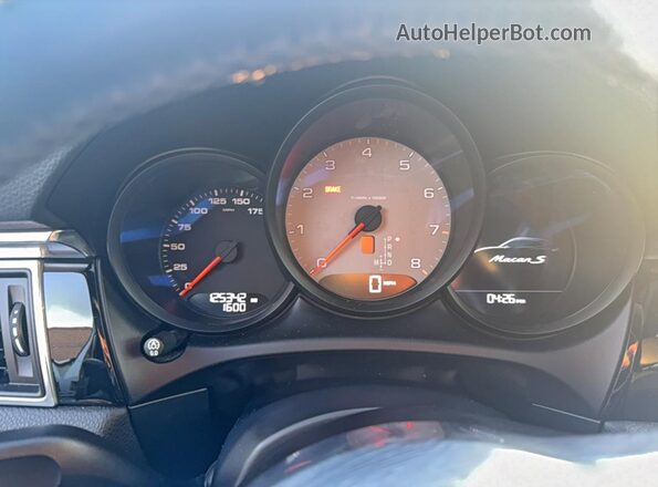 WP1AB2A50GLB54364 2016 PORSCHE MACAN Серебряный Вид щитка приборов