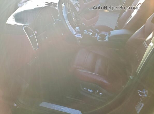 WP1AB2AY3MDA27205 2021 PORSCHE CAYENNE Черный Вид салона спереди