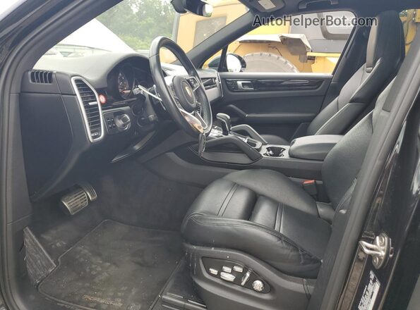 WP1AB2AYXKDA61316 2019 PORSCHE CAYENNE Черный Вид салона спереди