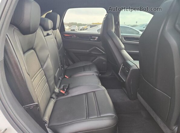 WP1AB2AYXLDA28883 2020 PORSCHE CAYENNE White Widok wnętrza z tyłu