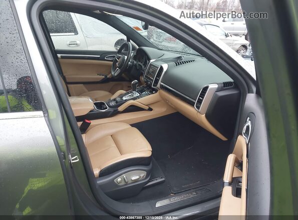 WP1AE2A25GLA60784 2016 PORSCHE CAYENNE Серый Вид салона спереди