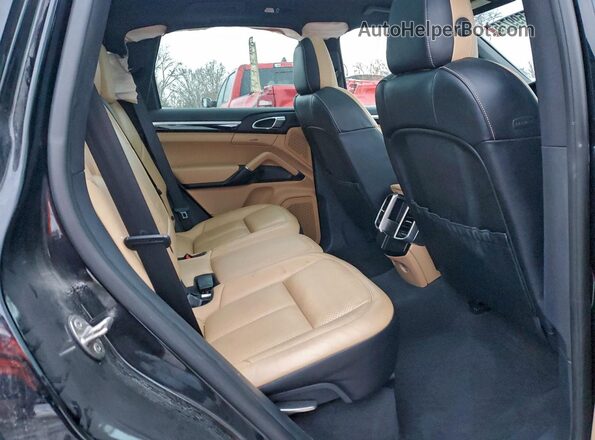WP1AF2A26GLA40525 2016 PORSCHE CAYENNE Черный Вид задней части салона