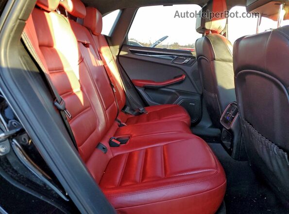 WP1AF2A58GLB95345 2016 PORSCHE MACAN Черный Вид задней части салона
