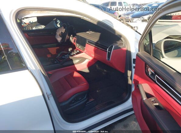 WP1AG2AY3PDA18610 2023 PORSCHE CAYENNE Белый Вид салона спереди