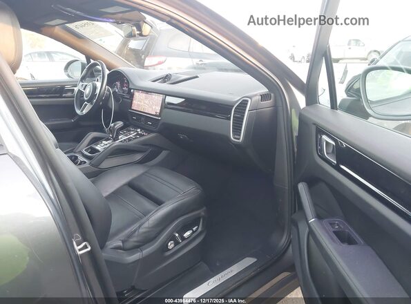 WP1BA2AY3LDA47394 2020 PORSCHE CAYENNE Серый Вид салона спереди