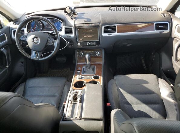 WVGEF9BP7GD010865 2016 VOLKSWAGEN TOUAREG Черный Вид панели приборов
