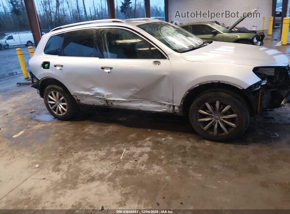 WVGEP9BP3GD001450 2016 VOLKSWAGEN TOUAREG Серый Панорамный вид салона 360°