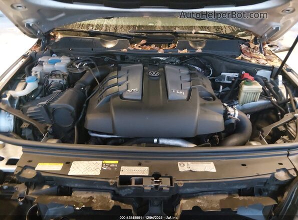 WVGEP9BP3GD001450 2016 VOLKSWAGEN TOUAREG Серый Вид сзади