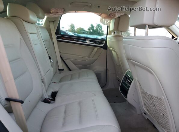 WVGGF7BP4HD004679 2017 VOLKSWAGEN TOUAREG Синий Вид задней части салона