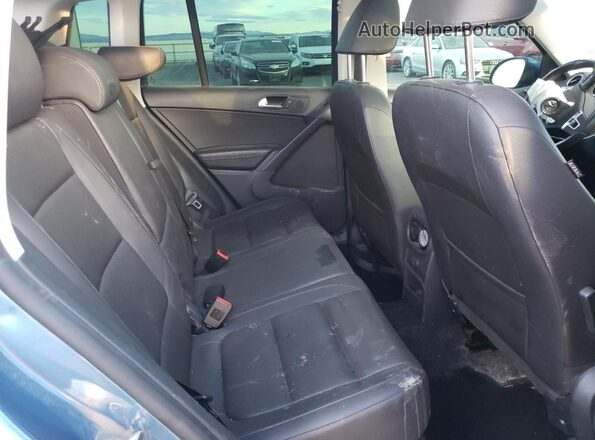 WVGSV7AX3HK026800 2017 VOLKSWAGEN TIGUAN Blue Widok tylnych siedzeń