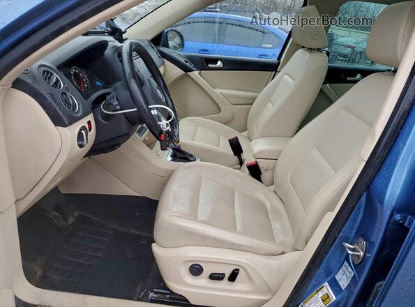 WVGSV7AX8HK002931 2017 VOLKSWAGEN TIGUAN Синий Вид салона спереди