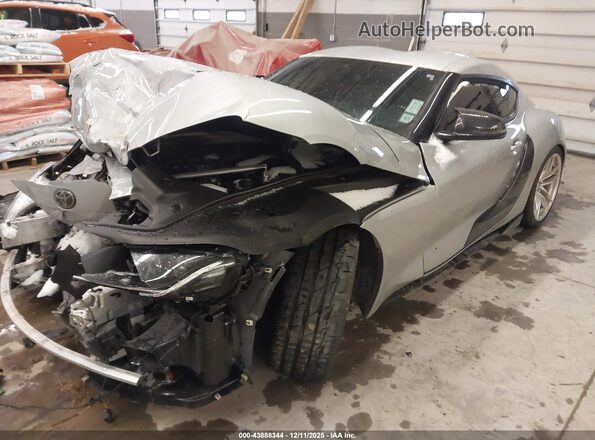 WZ1DB0C03NW051201 2022 TOYOTA GR SUPRA Серебряный Передняя левая четверть
