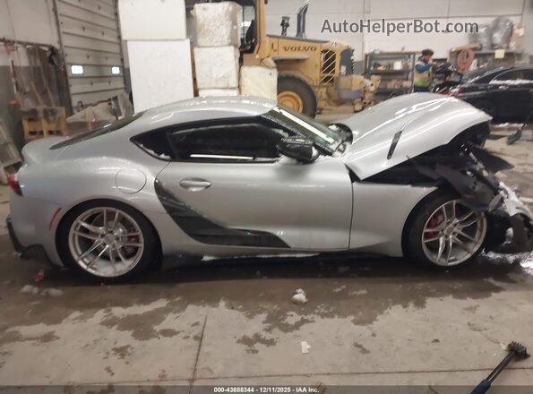 WZ1DB0C03NW051201 2022 TOYOTA GR SUPRA Серебряный Вид задней части салона