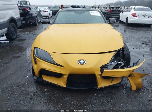 WZ1DB0C06MW040093 2021 TOYOTA GR SUPRA Yellow Widok deski rozdzielczej