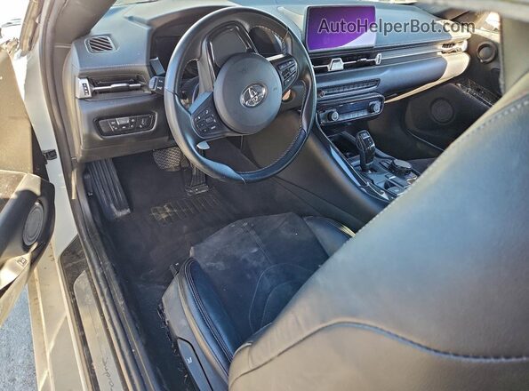 WZ1DB2C01MW042314 2021 TOYOTA SUPRA White Vista del salpicadero