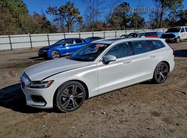 YV1102EL4L2354576 2020 VOLVO V60 Белый Передняя левая четверть