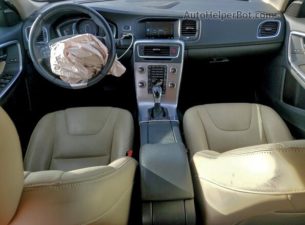 YV140MEM2H1338441 2017 VOLVO V60 White Vista del salpicadero
