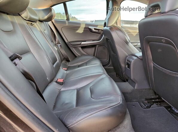 YV140MTL7H2425806 2017 VOLVO S60 Black Vista de los asientos traseros