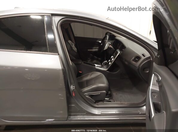 YV140MTL9H2437956 2017 VOLVO S60 Серый Вид салона спереди