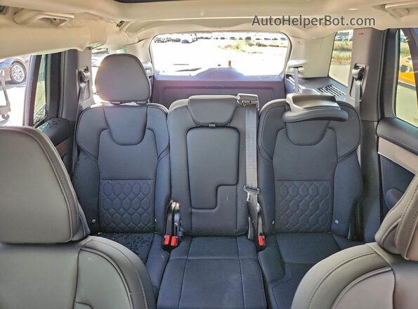 YV4062PB7S1372799 2025 VOLVO XC90 White Widok tylnych siedzeń
