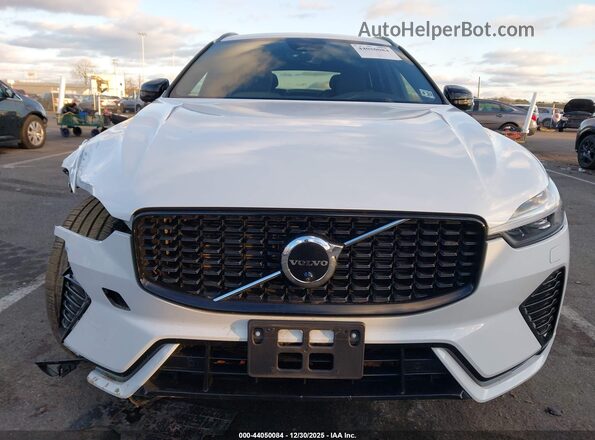 YV4062RM6N1905972 2022 VOLVO XC60 Белый Вид спереди