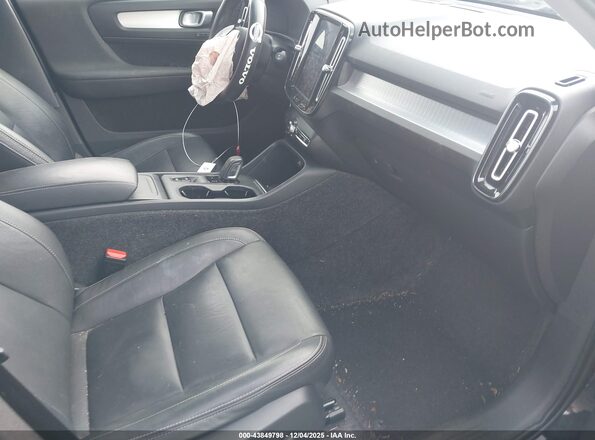 YV4162UK5L2252164 2020 VOLVO XC40 Черный Вид салона спереди
