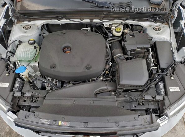 YV4162UM3M2467416 2021 VOLVO XC40 White Engine compartment view