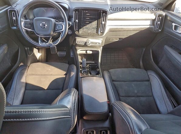 YV4162UM8L2344371 2020 VOLVO XC40 Бирюзовый Вид панели приборов
