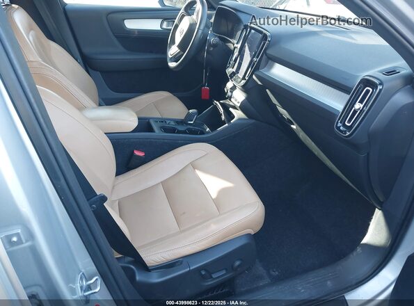 YV4162XZ2K2007667 2019 VOLVO XC40 Silver Vista interior delantera