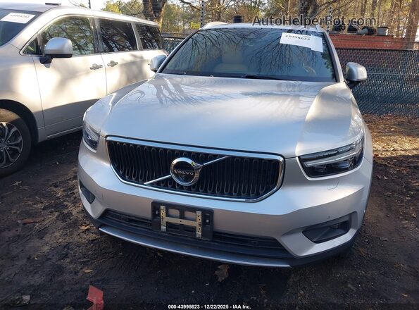 YV4162XZ2K2007667 2019 VOLVO XC40 Silver Vista frontal