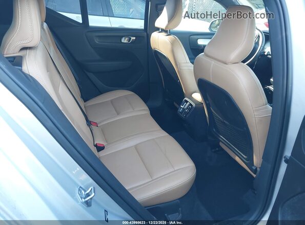 YV4162XZ2K2007667 2019 VOLVO XC40 Silver Vista de la etiqueta del VIN