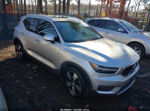 YV4162XZ2K2007667 2019 VOLVO XC40 Silver Delantero derecho