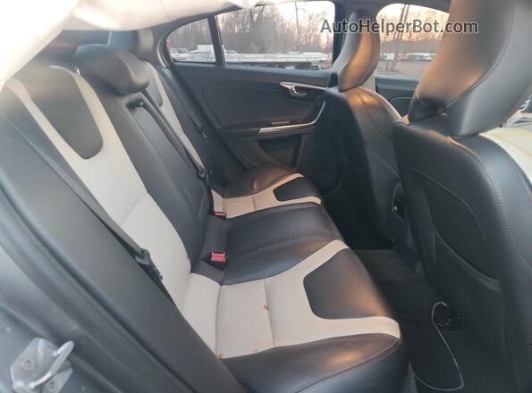 YV440MUM8J2006167 2018 VOLVO S60 Серый Вид задней части салона