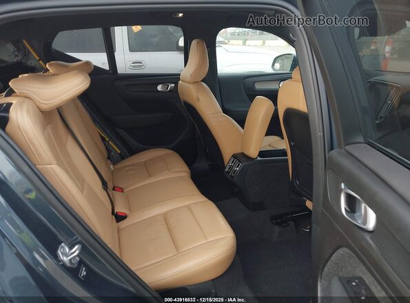 YV4AC2HL9K2112967 2019 VOLVO XC40 Dark Blue Вид наклейки с VIN-кодом