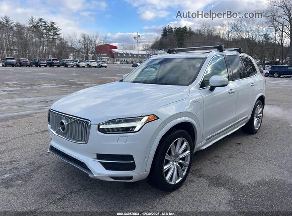 YV4BC0PL8H1109373 2017 VOLVO XC90 HYBRID White წინა მარცხენა ხედი სამი მეოთხედიდან