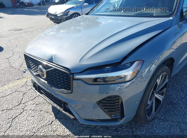 YV4BR0DM3N1965512 2022 VOLVO XC60 RECHARGE PLUG-IN HYBRID Gray Widok z przodu