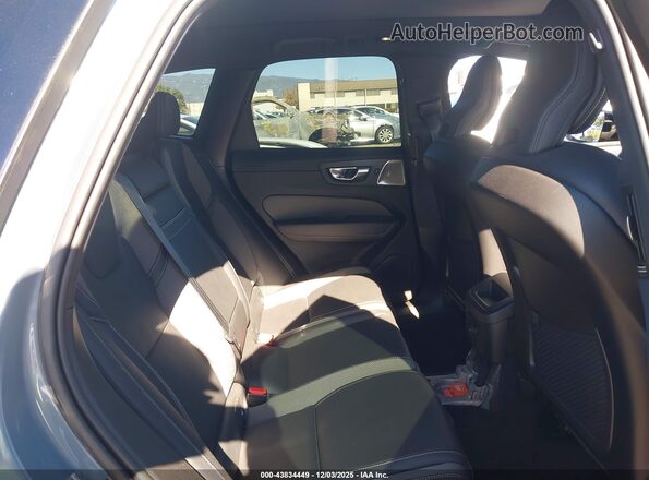 YV4BR0DM3N1965512 2022 VOLVO XC60 RECHARGE PLUG-IN HYBRID Gray Widok naklejki z numerem VIN