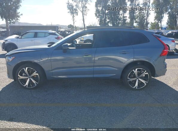 YV4BR0DM3N1965512 2022 VOLVO XC60 RECHARGE PLUG-IN HYBRID Gray Widok wnętrza 360 stopni